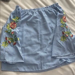 🌷Beautiful Off the shoulder top